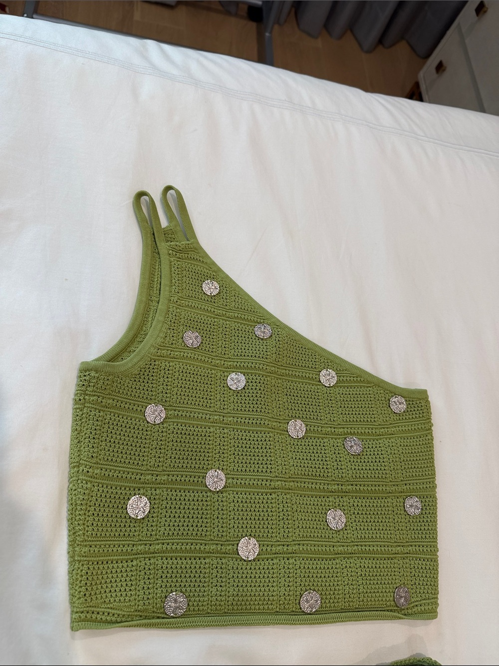 Sandro green too and skirt set with silver tone medallion embellishments - Picture 2 of 7